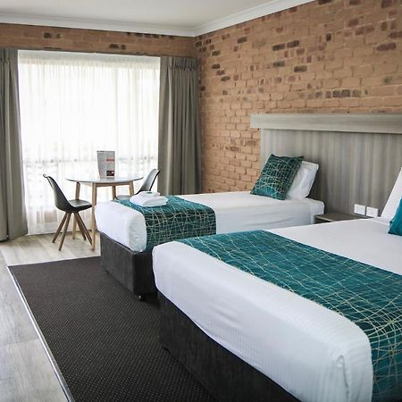 The Club Motor Inn צ'ינצ'ילה מראה חיצוני תמונה