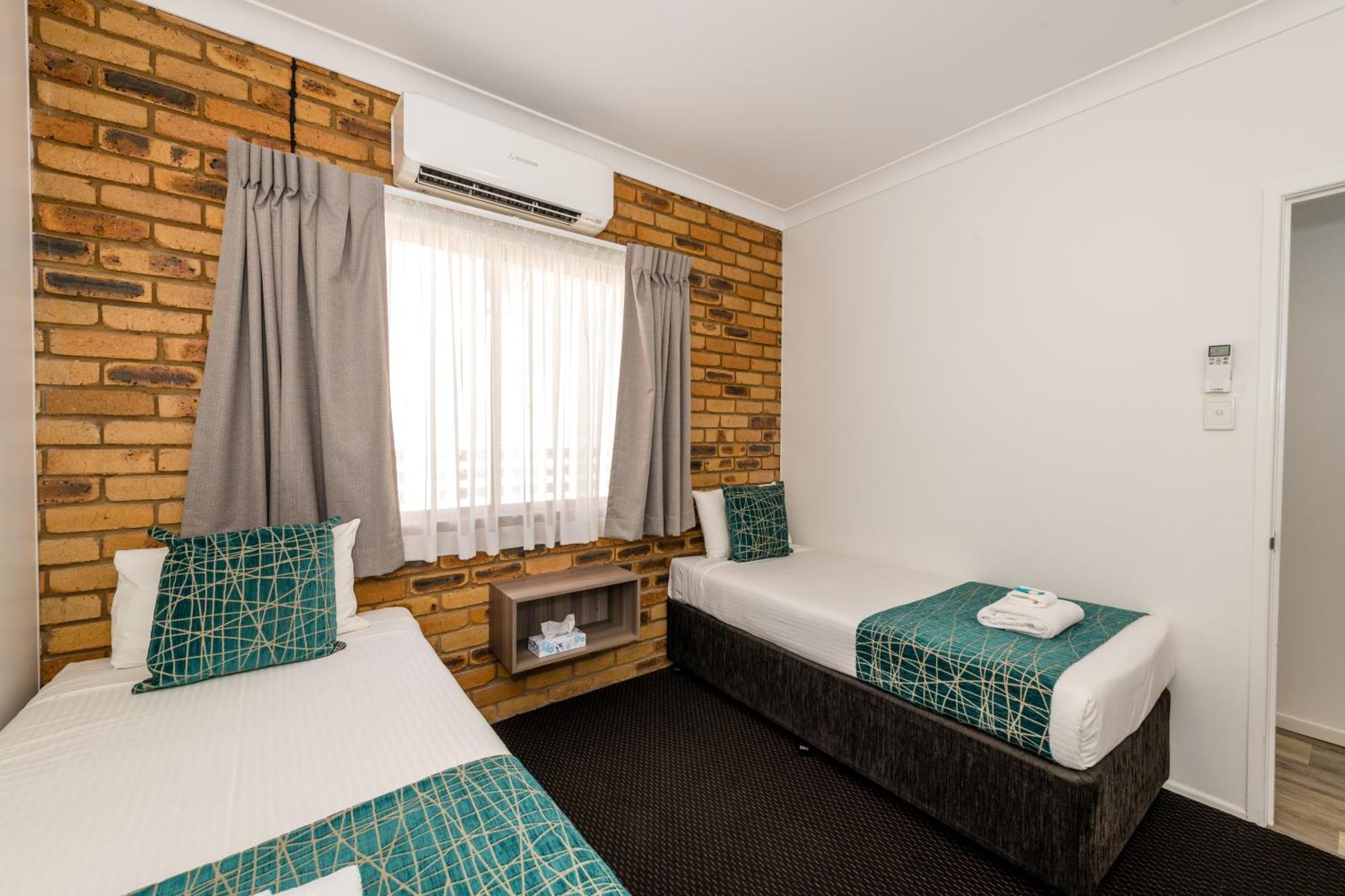 The Club Motor Inn צ'ינצ'ילה מראה חיצוני תמונה